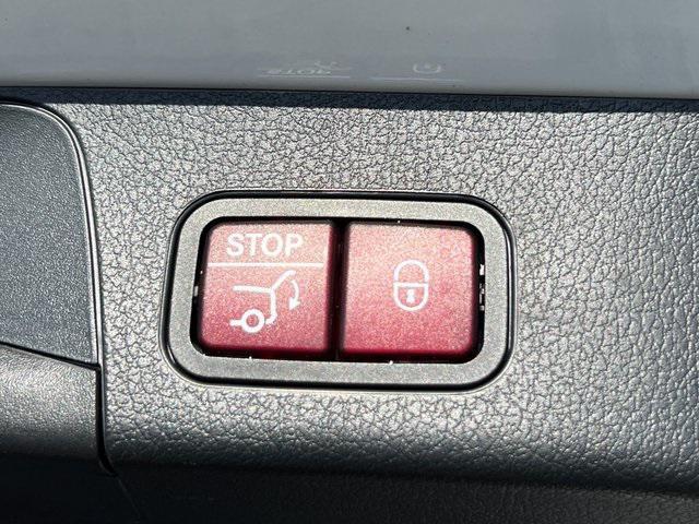 used 2022 Mercedes-Benz GLB 250 car, priced at $28,290