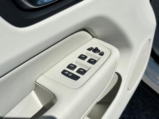 new 2025 Volvo XC60 Plug-In Hybrid car, priced at $67,060