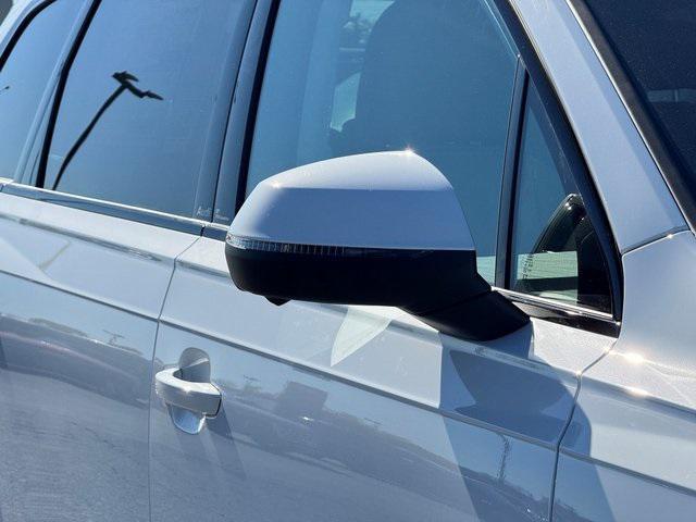 new 2026 Audi Q7 car, priced at $77,545