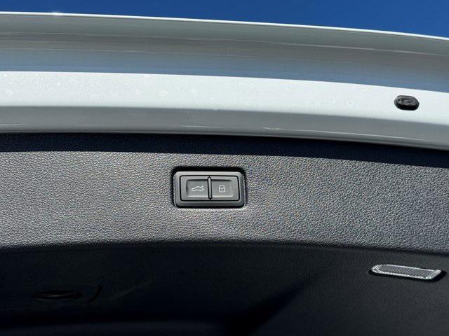 new 2026 Audi Q7 car, priced at $77,545