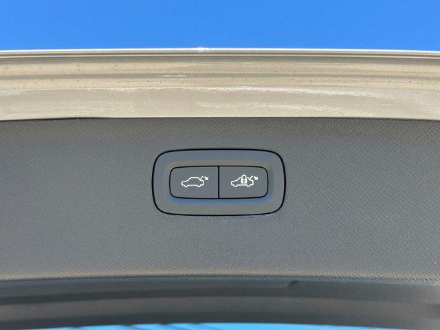 new 2025 Volvo XC90 car, priced at $65,595