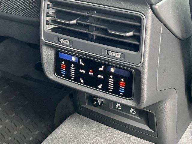 new 2026 Audi Q7 car, priced at $78,295