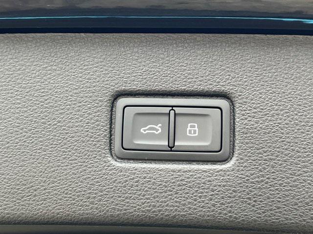 new 2026 Audi Q7 car, priced at $78,295