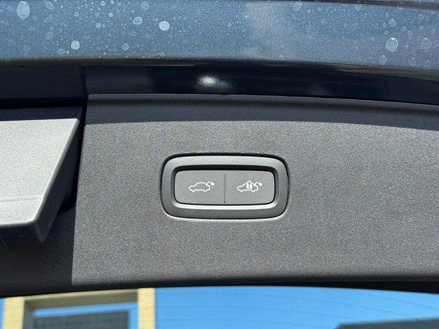 new 2025 Volvo EX90 car, priced at $82,940