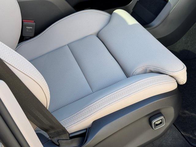 new 2025 Volvo EX90 car, priced at $82,940