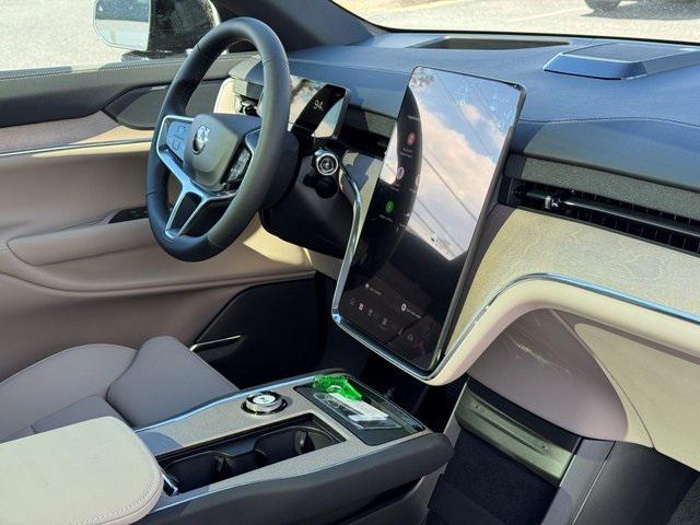 new 2025 Volvo EX90 car, priced at $82,940
