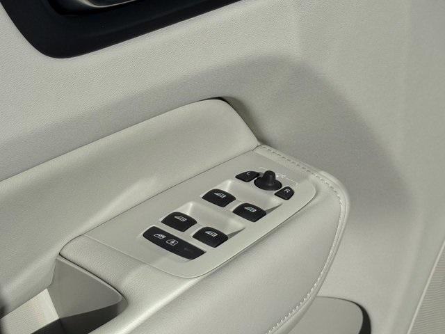 new 2026 Volvo XC60 car, priced at $63,935