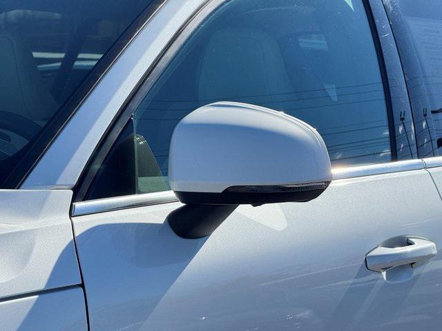 used 2020 Volvo XC40 car, priced at $22,751