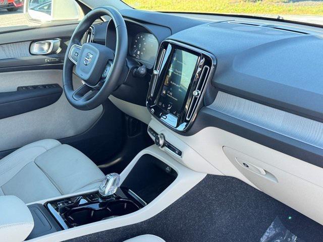used 2020 Volvo XC40 car, priced at $22,751