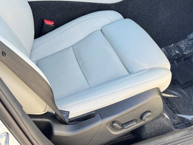 used 2020 Volvo XC40 car, priced at $22,751