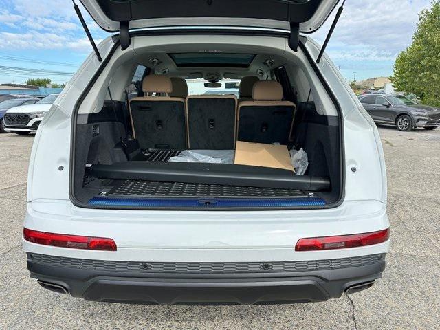 new 2025 Audi Q7 car, priced at $77,090
