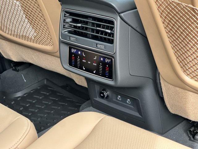 new 2025 Audi Q7 car, priced at $77,090