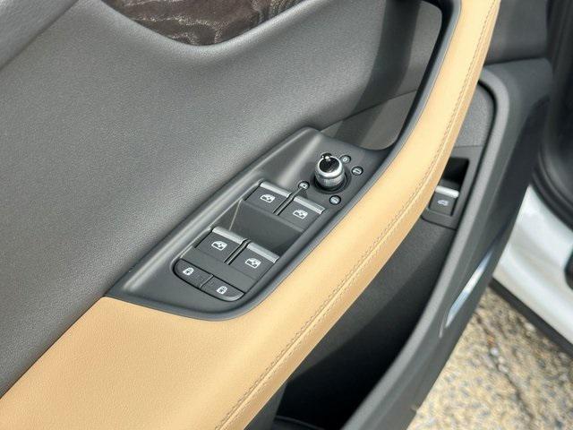 new 2025 Audi Q7 car, priced at $77,090