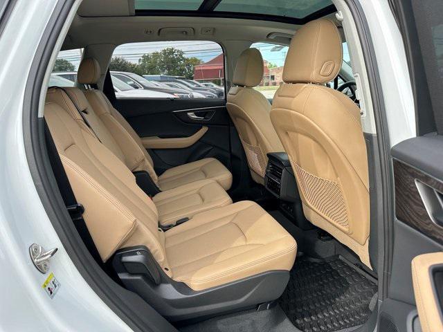 new 2025 Audi Q7 car, priced at $77,090