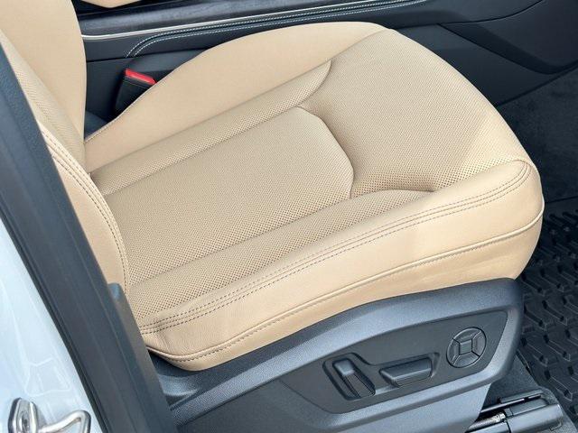 new 2025 Audi Q7 car, priced at $77,090