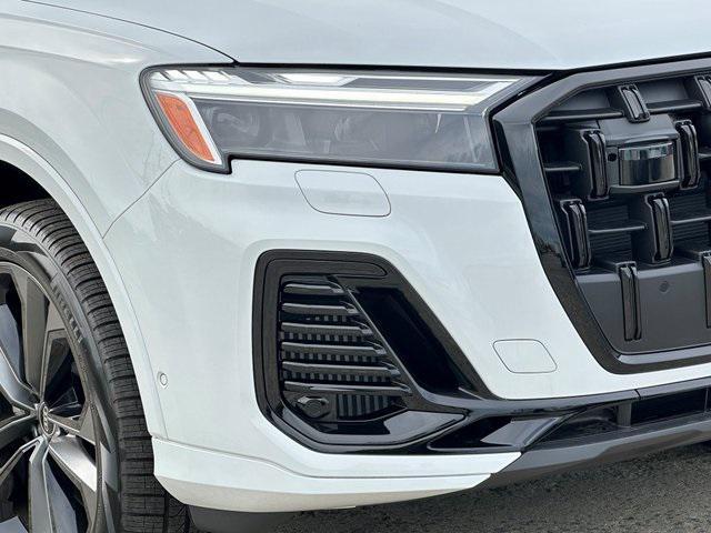 new 2025 Audi Q7 car, priced at $77,090