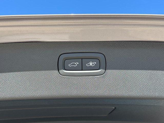 new 2026 Volvo XC90 car, priced at $75,575