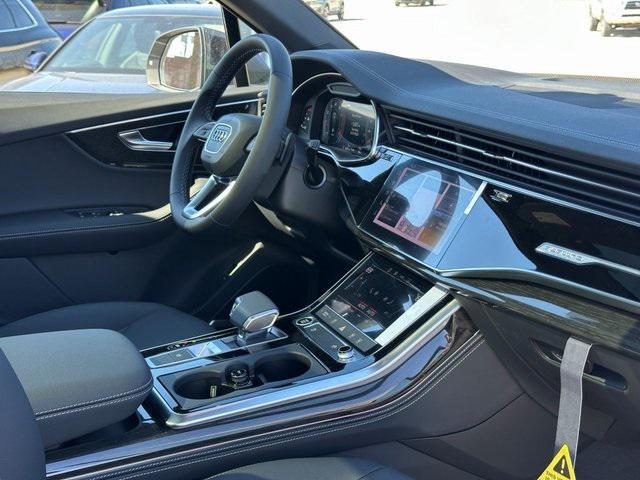 new 2025 Audi Q7 car, priced at $76,470