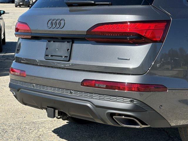 new 2025 Audi Q7 car, priced at $76,470
