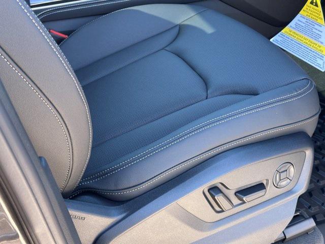 new 2025 Audi Q7 car, priced at $76,470