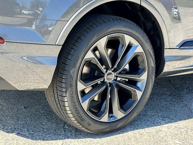 new 2025 Audi Q7 car, priced at $76,470