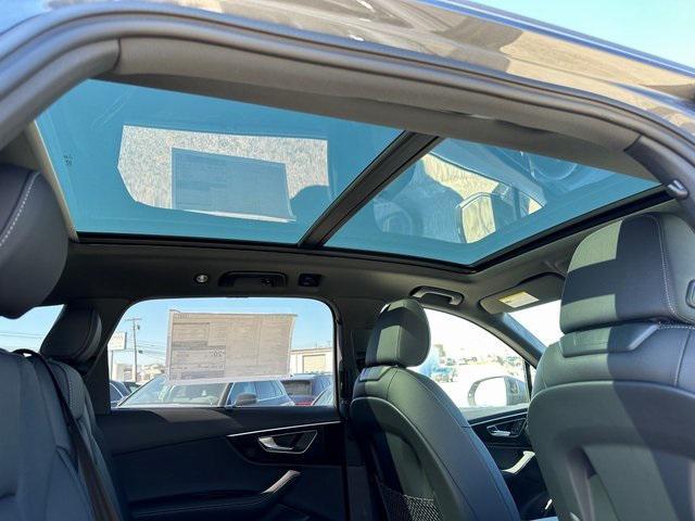 new 2025 Audi Q7 car, priced at $76,470