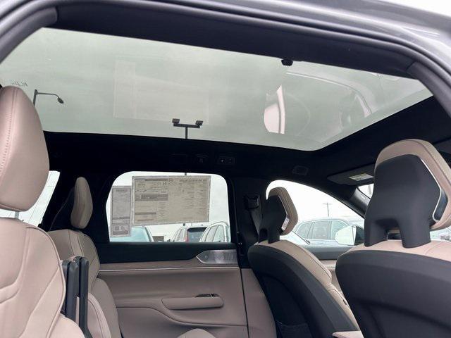 new 2025 Volvo EX90 car, priced at $90,190