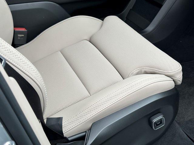 new 2025 Volvo EX90 car, priced at $90,190