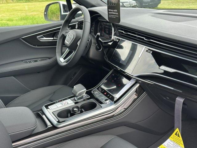 new 2025 Audi Q7 car, priced at $72,925