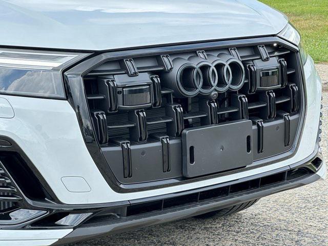new 2025 Audi Q7 car, priced at $72,925