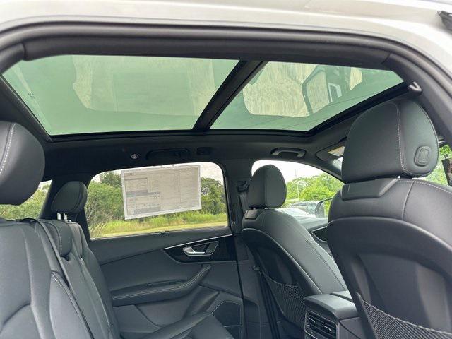 new 2025 Audi Q7 car, priced at $72,925