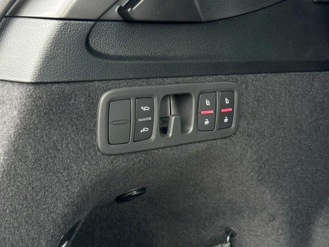 new 2025 Audi Q7 car, priced at $72,925