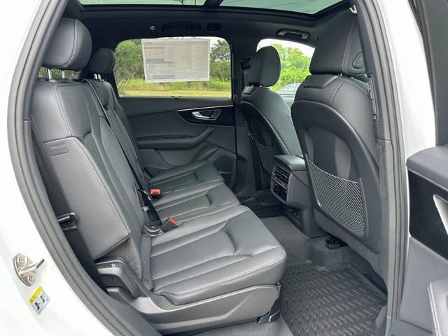 new 2025 Audi Q7 car, priced at $72,925