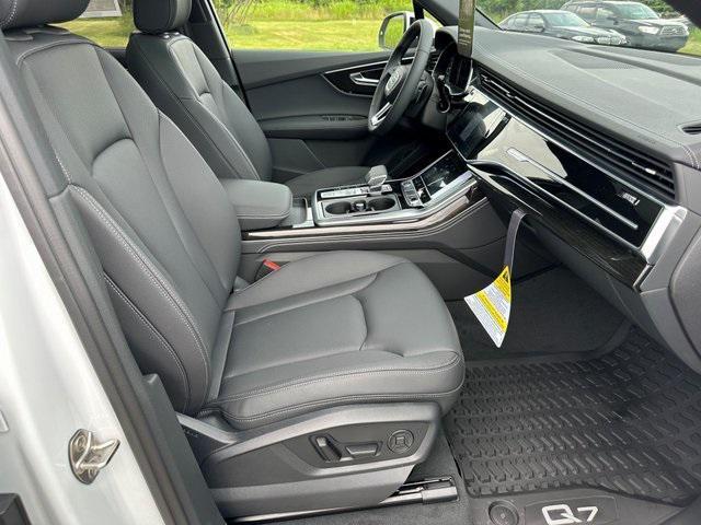 new 2025 Audi Q7 car, priced at $72,925