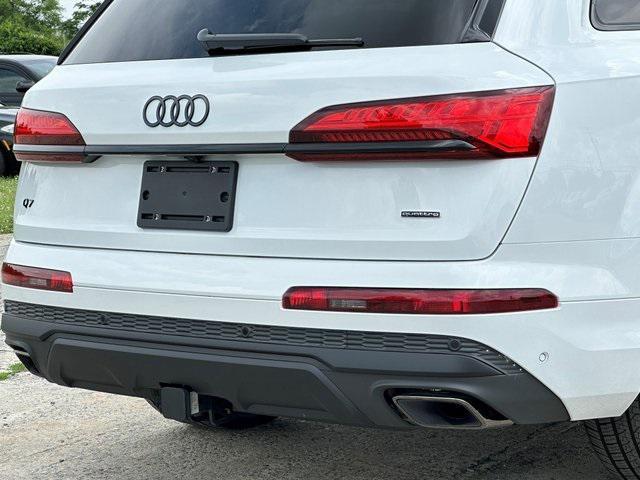 new 2025 Audi Q7 car, priced at $72,925