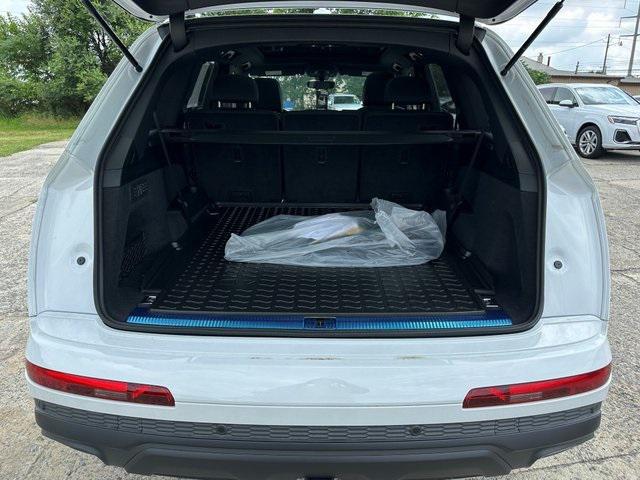 new 2025 Audi Q7 car, priced at $72,925