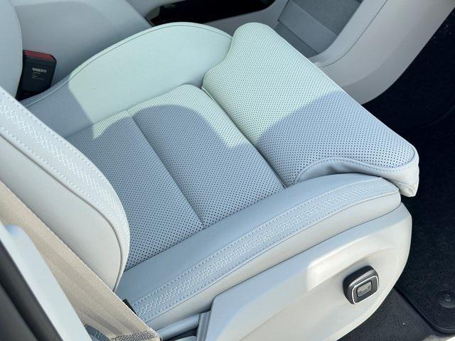 new 2025 Volvo EX90 car, priced at $82,140