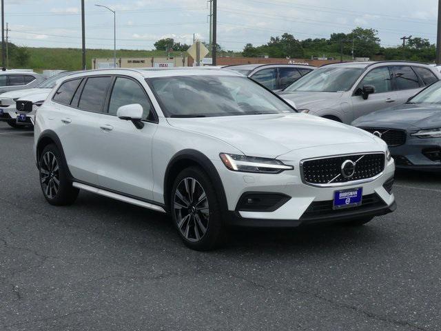 new 2024 Volvo V60 Cross Country car, priced at $59,185