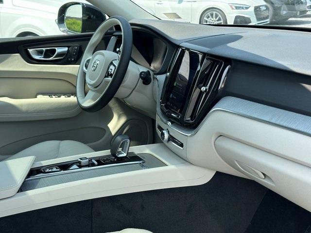 new 2025 Volvo XC60 car