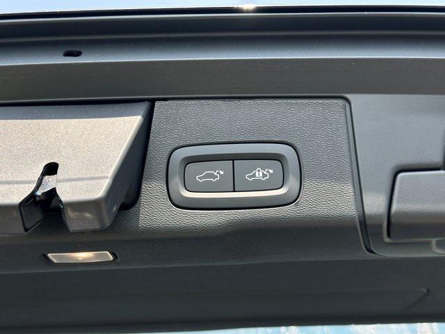 new 2025 Volvo XC60 car