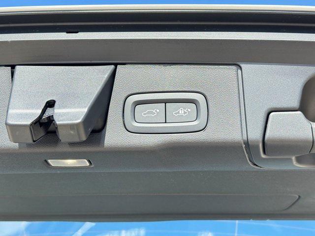 new 2026 Volvo XC60 car, priced at $65,735