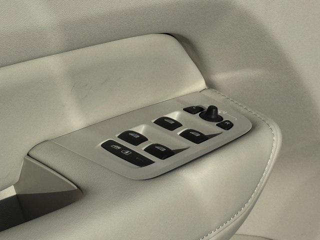 new 2026 Volvo XC60 Plug-In Hybrid car, priced at $74,483