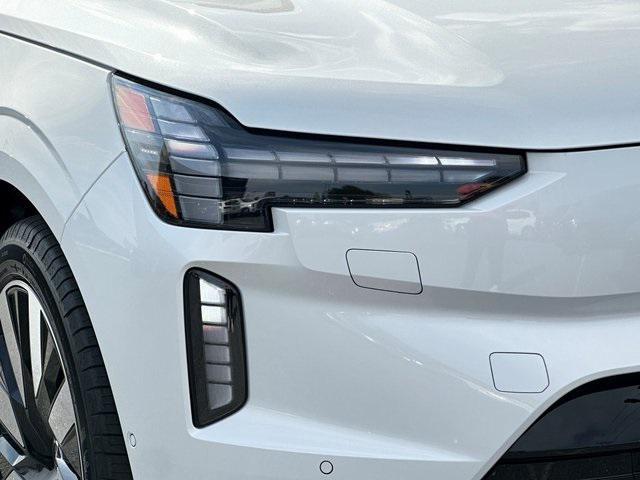 new 2025 Volvo EX90 car, priced at $94,075