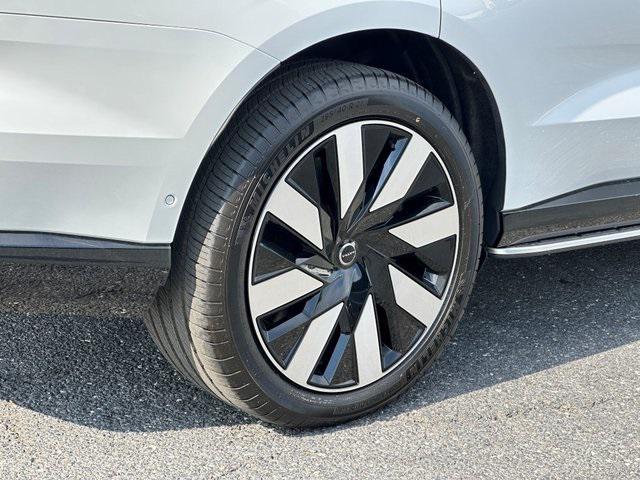 new 2025 Volvo EX90 car, priced at $94,075