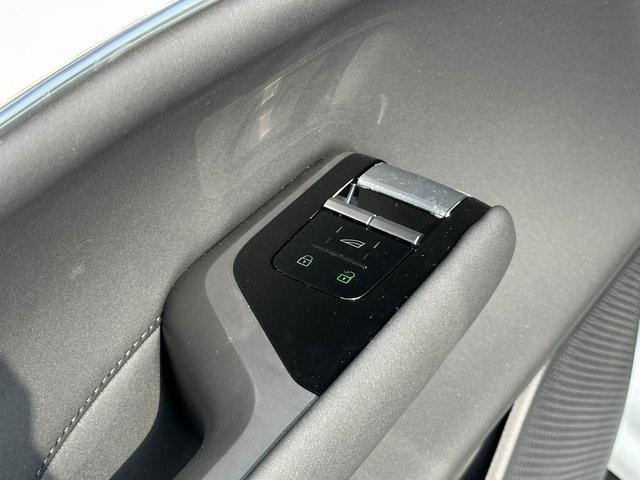 new 2025 Volvo EX90 car, priced at $94,075