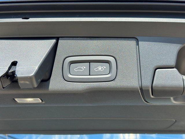 new 2026 Volvo XC60 car, priced at $56,435