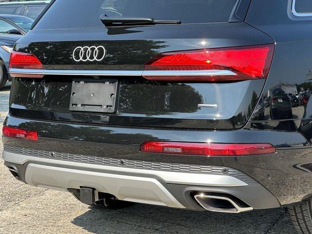 new 2025 Audi Q7 car, priced at $70,205
