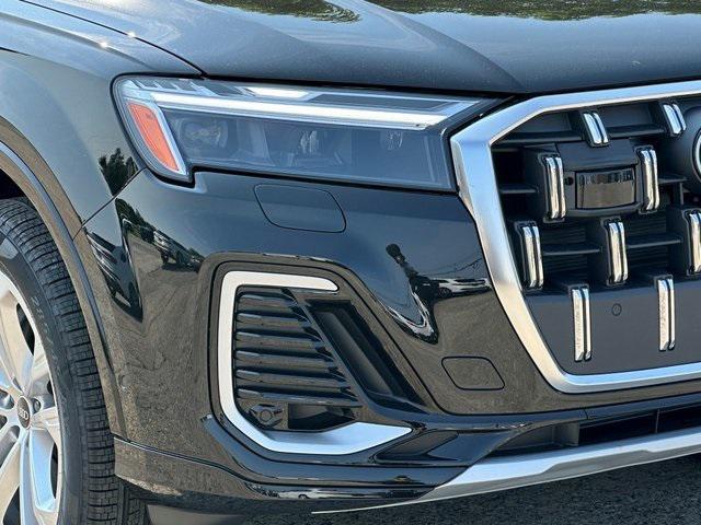 new 2025 Audi Q7 car, priced at $70,205