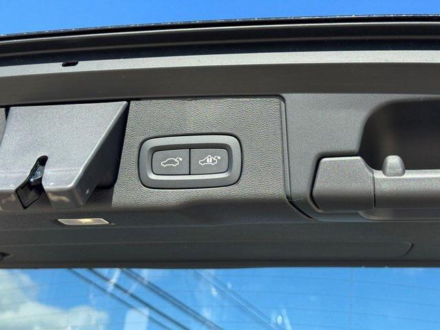 new 2025 Volvo XC60 Plug-In Hybrid car, priced at $54,669