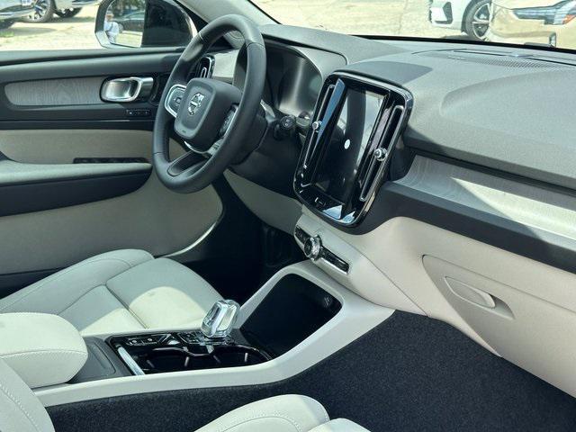 new 2026 Volvo XC40 car